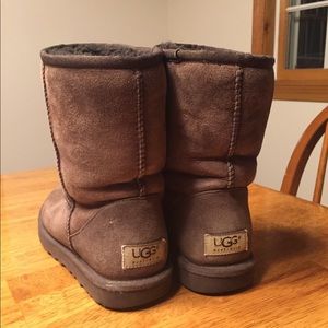 *SOLD* Classic Short UGG boots: Chocolate Brown